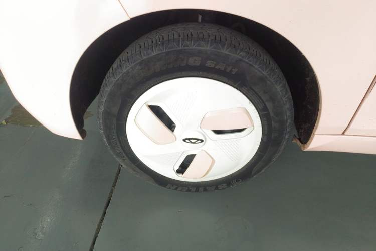 Used Chery QQ Ice Cream 2022 170km Sundae Phosphate Lithium-Ion Exterior 4