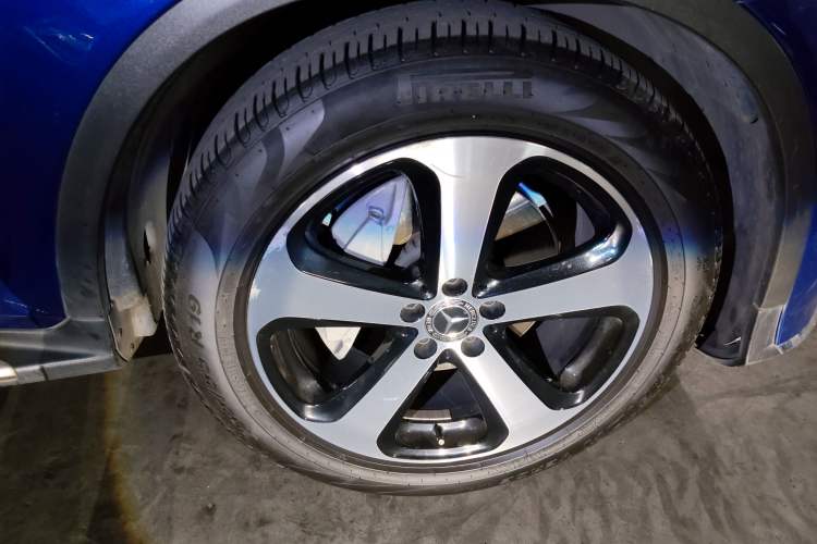 Used Mercedes-Benz GLC 2018 Facelift GLC 260 4MATIC Luxury Edition Exterior 7