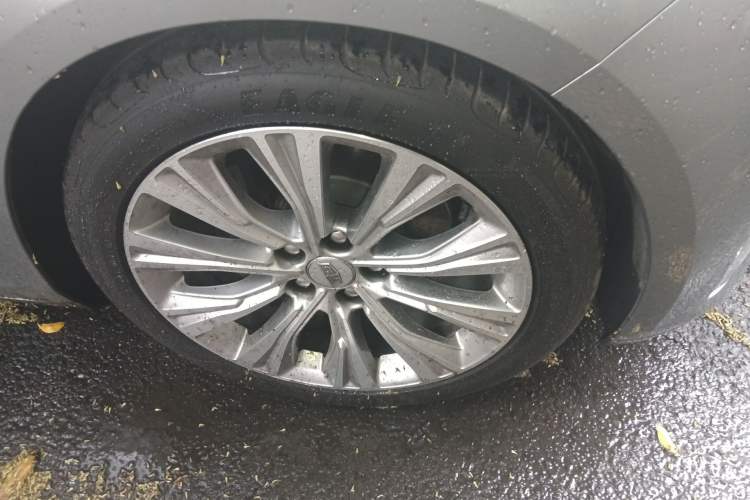 Used Cadillac CT6 2023 28T Prestige Model Right Front Wheel Hub