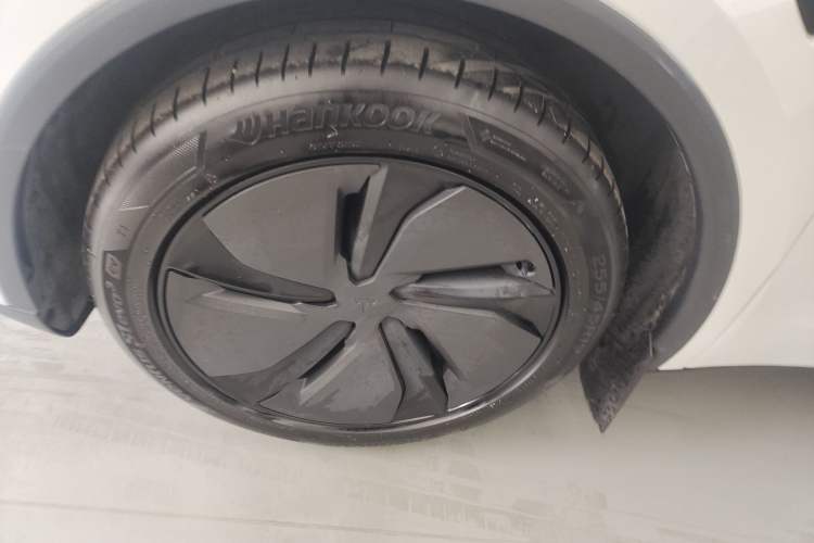 Used Tesla Model Y 2025 Long-Range All-Wheel Drive First Edition