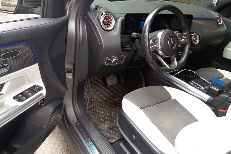 Used Mercedes-Benz EQA 2022 EQA 300 4MATIC Launch Edition Driver Seat