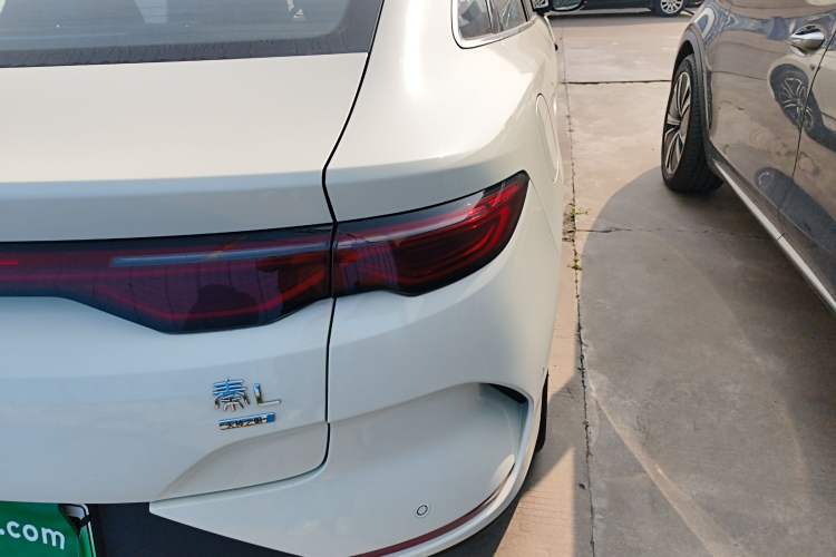 Used BYD Qin L 2025 EV 545KM Cloud Suspension Edition Right Rear Taillight