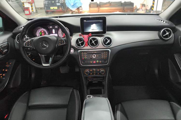 Used Mercedes-Benz GLA 2016 GLA 200 Sport Edition Center Console