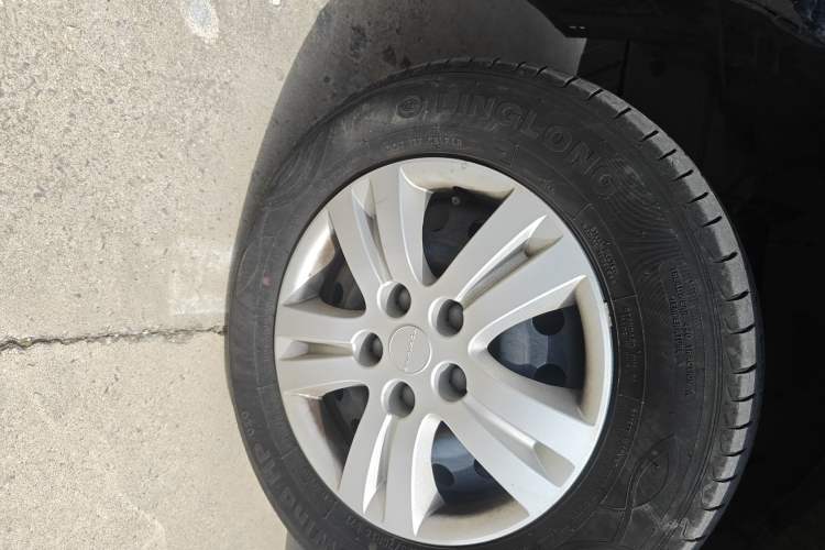 Used FORTHING Lingzhi 2022 Striving Version M5L 1.6L Base Model 9-Seater Left Front Wheel Hub