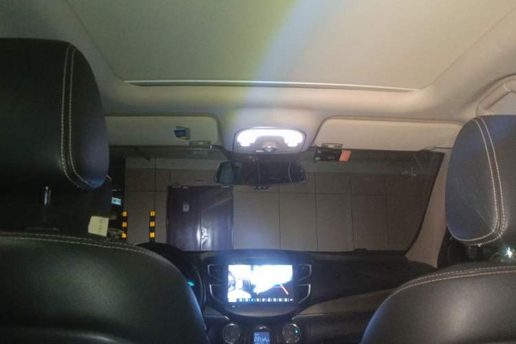 Used BYD Song New Energy 2017 Song DM 1.5TID All-Wheel Drive Prestige Model Headliner