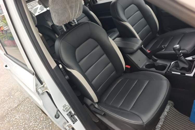 Used Wuling Hongguang PLUS 2020 1.5L Manual Comfort 7-Seater
