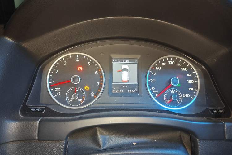 Used Volkswagen Tiguan 2013 1.8 TSI Automatic All-Wheel Drive Luxury Model Instrument Cluster