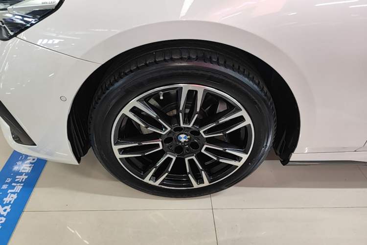 Used BMW 5 Series 2024 530Li Leading Model M Sport Package Left Front Wheel Hub