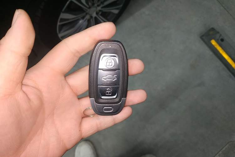 Used Hongqi E-QM5 2022 431 km Charge & Enjoy Edition