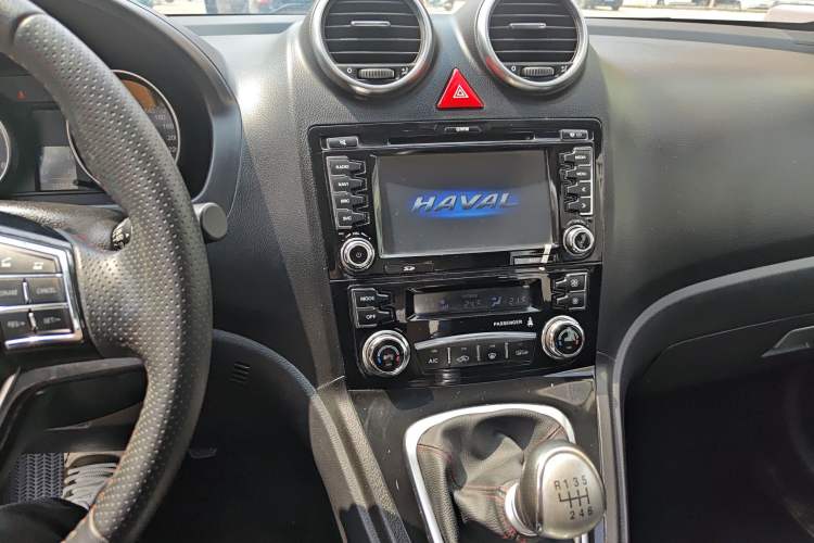Used Haval H6 2015 Upgraded Model 1.5T Manual Two-Wheel Drive Elite Version

