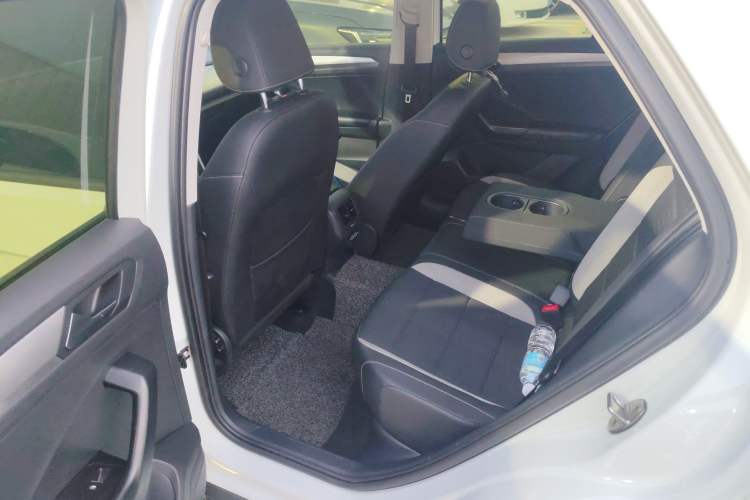 Used Volkswagen T-ROC 2019 230TSI DSG Two-Wheel-Drive Advanced Version China VI Standard Left Rear Seat