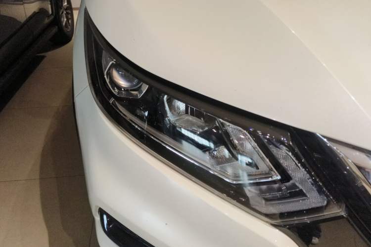 Used Nissan Qashqai 2019 2.0L CVT Smart Enjoyment Version Right Front Headlight