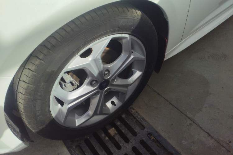 Used Ford Focus 2012 Hatchback 2.0L Automatic Luxury Sport Model
