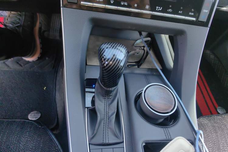 Used Toyota Avalon 2021 2.5L Luxury Edition Gear Lever