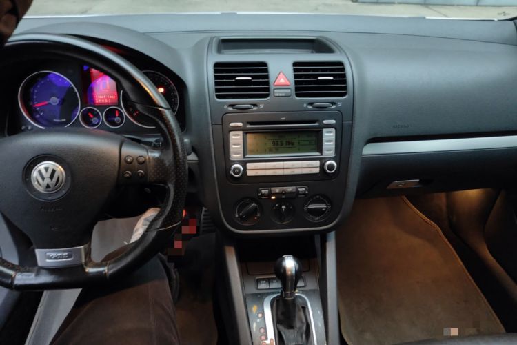 Used Volkswagen Golf 2006 GTI 2.0T Five-Door Model Audio And AC Panel