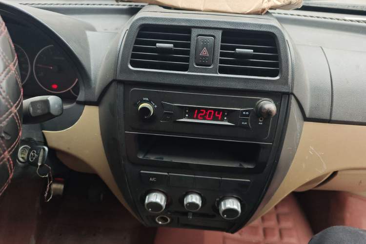 Used Dongfeng Xiaokang C36 2015 1.5L Base Version DK15-06 Audio And AC Panel
