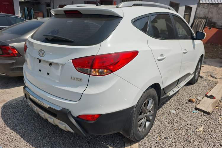 Used Hyundai ix35 2015 2.0L Manual Two-Wheel Drive Comfort Version China IV Standard Rear Right 45 Deg