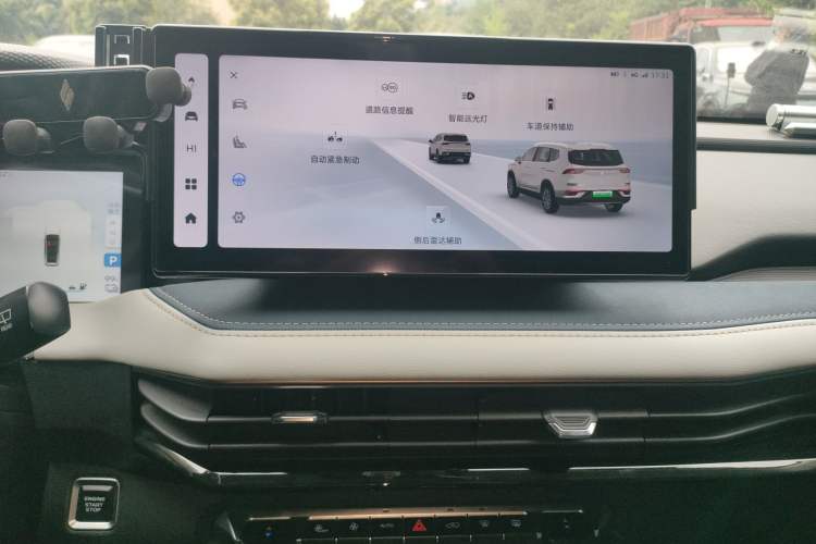 Used Livan 9 2023 470 km Leading Edition
