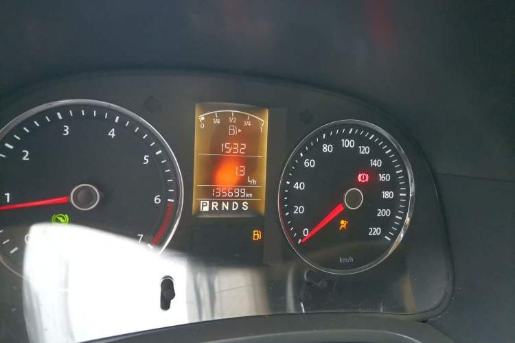 Used Volkswagen Lavida 2011 1.6L Automatic Premium Edition Odometer Close Up