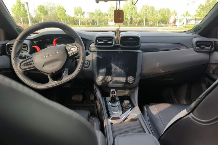 Used Lynk & Co 02 2022 2.0T DCT Shine Plus Center Console