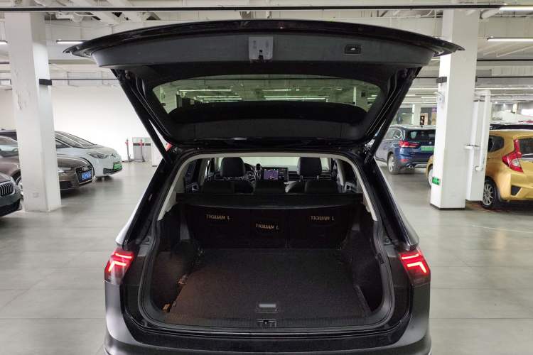 Used Volkswagen Tiguan L 2023 Restyled 330TSI Automatic Two-Wheel Drive R-Line Enhanced Comfort Version Trunk