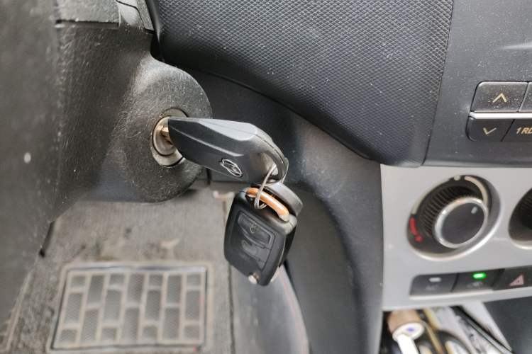 Used CHANGAN KAICHENG Ounuo S 2014 1.5L Base Version
