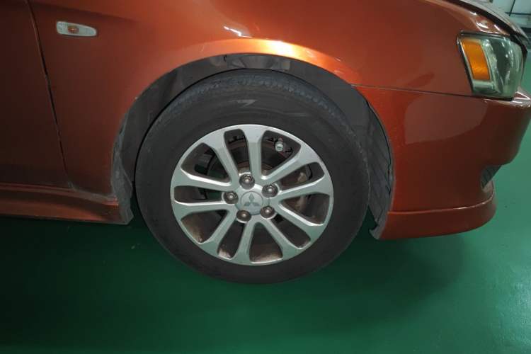 Used Mitsubishi Lancer EX 2012 Xinyuan Edition 2.0L Manual Comfort Model Right Front Wheel Hub