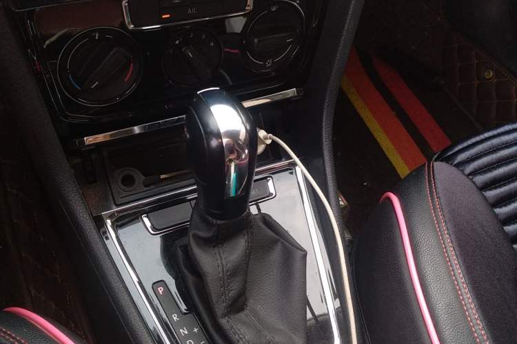 Used Volkswagen Bora 2020 1.5L Automatic Fashion Edition Gear Lever
