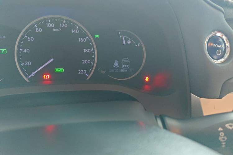 Used Lexus CT 2013 CT200h Elite Edition Odometer Close Up