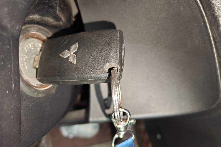 Used Mitsubishi Pajero 2016 3.0L Automatic Prestige Version China V Standard Vehicle Key