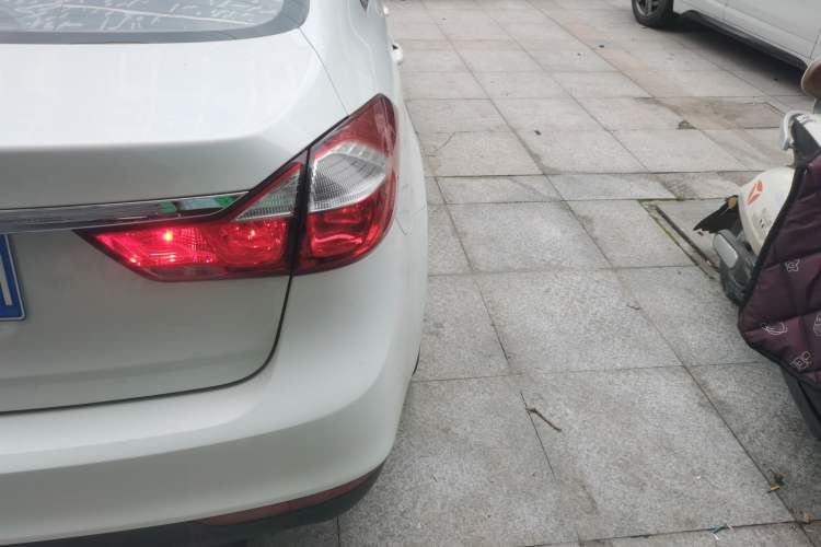 Used Kia K3 2016 1.6L Automatic with Sunroof Right Rear Taillight