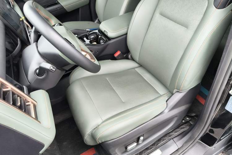 Used iCAR 03 2024 501km Four-wheel Drive Long-Range Advanced Version