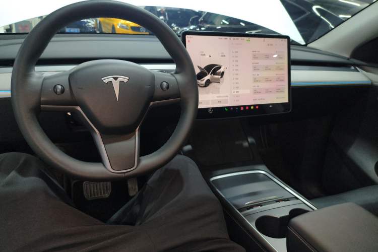 Used Tesla Model Y 2023 Long-Range All-Wheel-Drive Version
