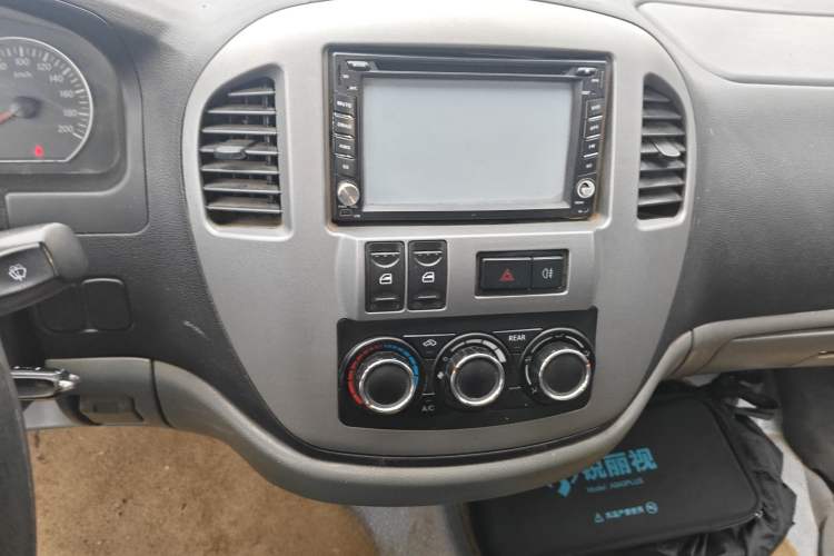 Used FORTHING Lingzhi 2013 V3 1.5L 5-Seat Standard Model I
