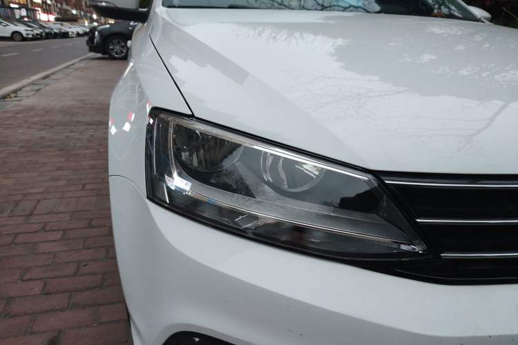 Used Volkswagen Sagitar 2017 1.6L Automatic Comfort Model Right Front Headlight