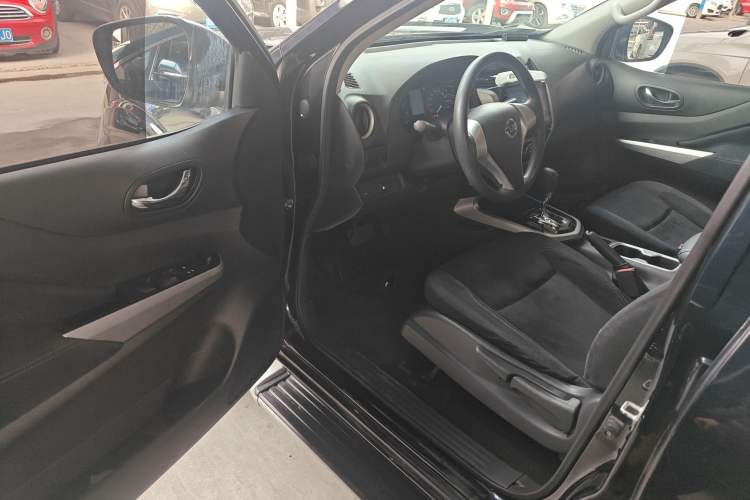 Used Nissan Navara 2017 2.5L Automatic 2WD Luxury Edition QR25