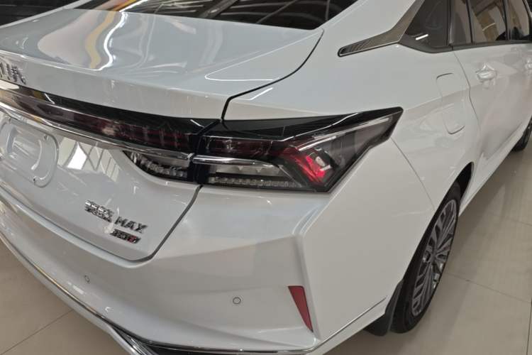 Used Dongfeng Aeolus Yixuan MAX 2023 1.5T Ultra-Stylish Trendsetting Dad Edition