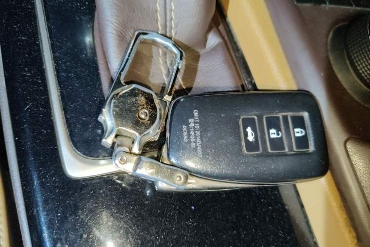 Used Lexus ES 2017 300h Mark Levinson Comfort Edition
