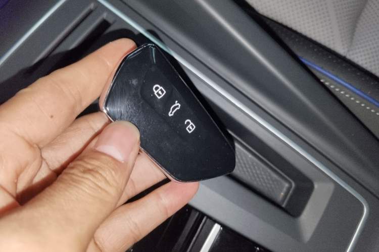 Used Volkswagen Golf 2025 300TSI R-Line Interior 1