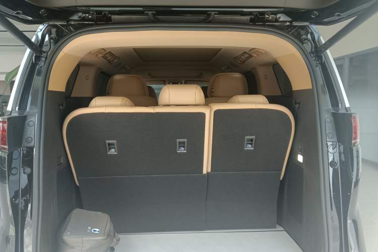 Used Denza D9 2025 Model DM-i Four-Wheel Drive Prestige Edition
