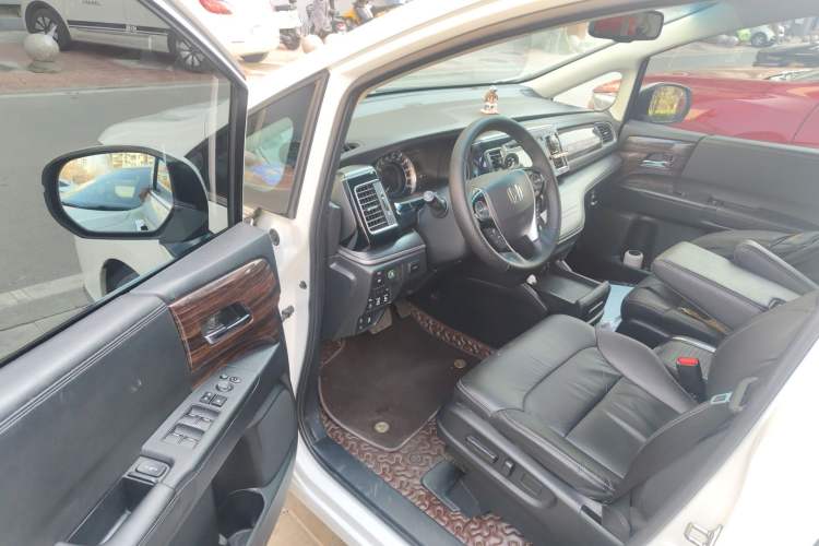 Used Honda Elysion 2016 2.4L Supreme Edition
