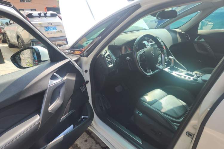 Used DS 5 2015 1.6T Luxury Edition THP160 Driver Seat