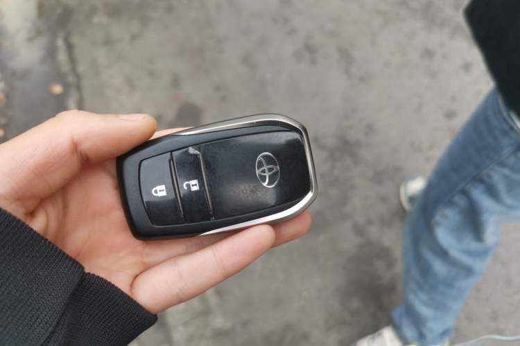 Used Toyota Highlander 2017 2.0T Four-Wheel Drive Luxury Edition 7 Seats Vehicle Key