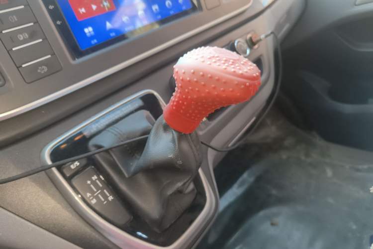 Used SAIC MAXUS Xintu V80 2020 2.0T AMT PLUS City Edition Short Wheelbase Ultra-Low Roof 5/6-Seater Gear Lever