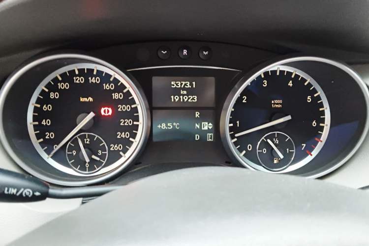 Used Mercedes-Benz R-Class 2014 R 320 4MATIC Business Model