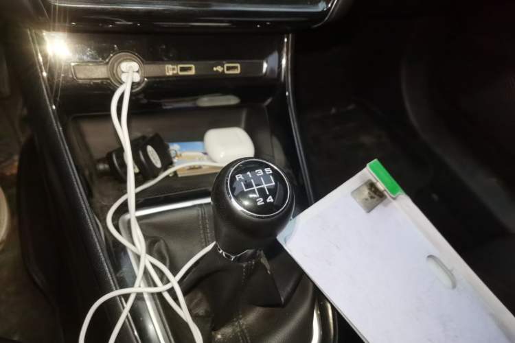 Used Roewe i5 2020 1.5L Manual 4G Connect Luxury Edition Gear Lever