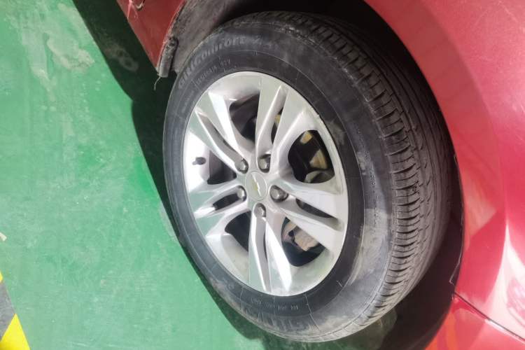 Used Chevrolet Cruze 2015 1.5L Classic SE AT Right Front Wheel Hub