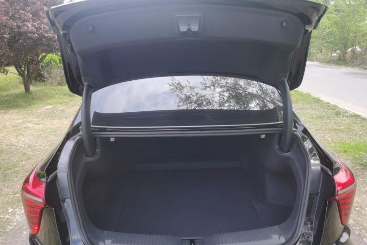 Used Hongqi H5 2025 1.5T DCT Qiyun 500 000th Unit Commemorative Edition Trunk