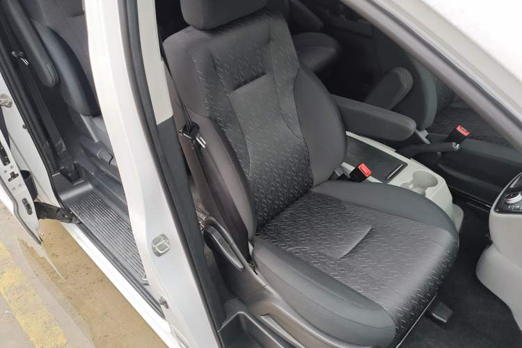 Used JAC Refine M4 2016 2.0L Manual Luxury Version