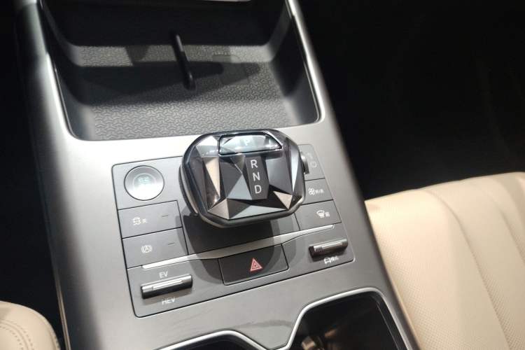 Used BYD Song Pro New Energy 2025 Second-Generation DM-i 75KM Leading Edition Gear Lever